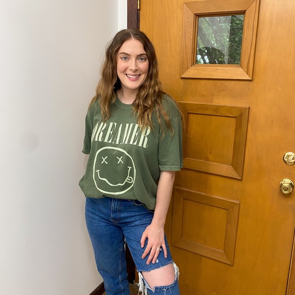 Dreamer Graphic Tee New With Tags Green with Smiley Face - Picture 5 of 7